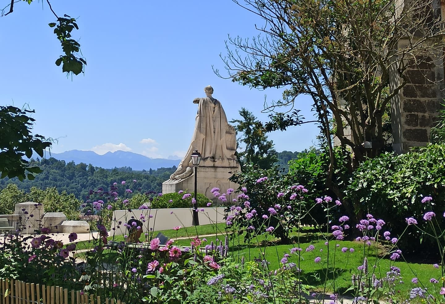 Square Saint Martin - Pau - côté Pyrénées