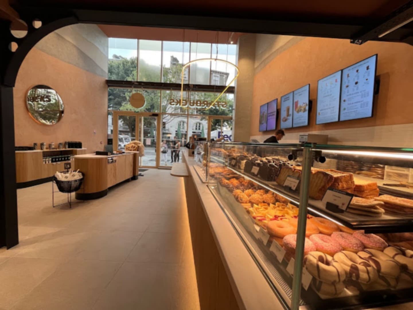 Starbucks Coffee - Pau - vitrine