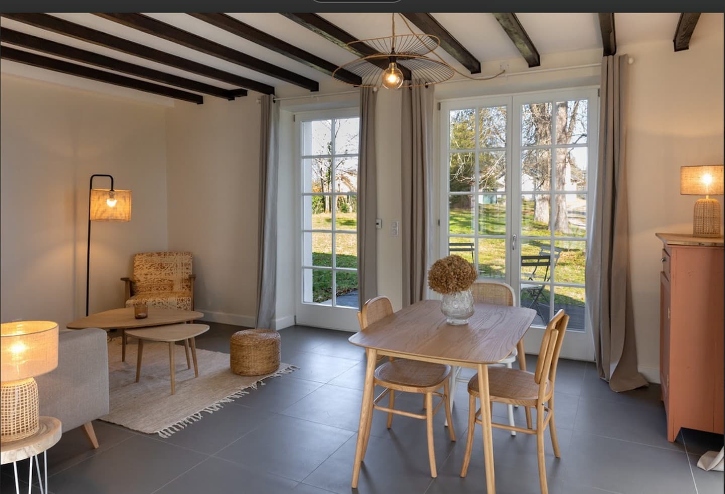 Domaine Mont Riant t3b4 - Jurançon - coin repas