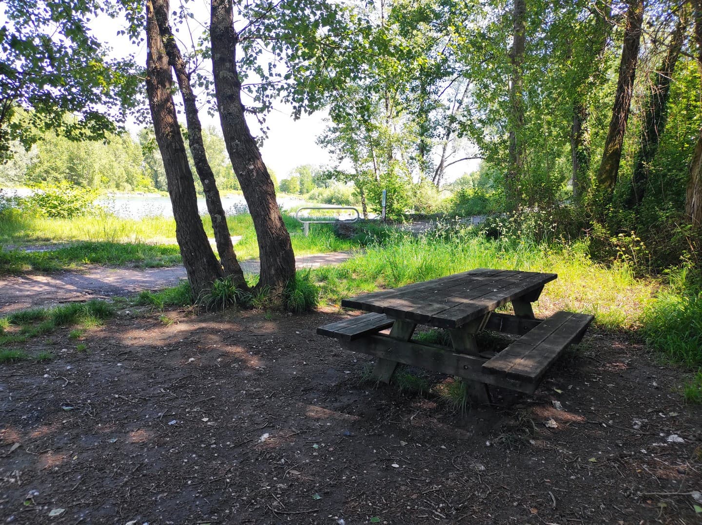 Aire de pique nique - Laroin - table