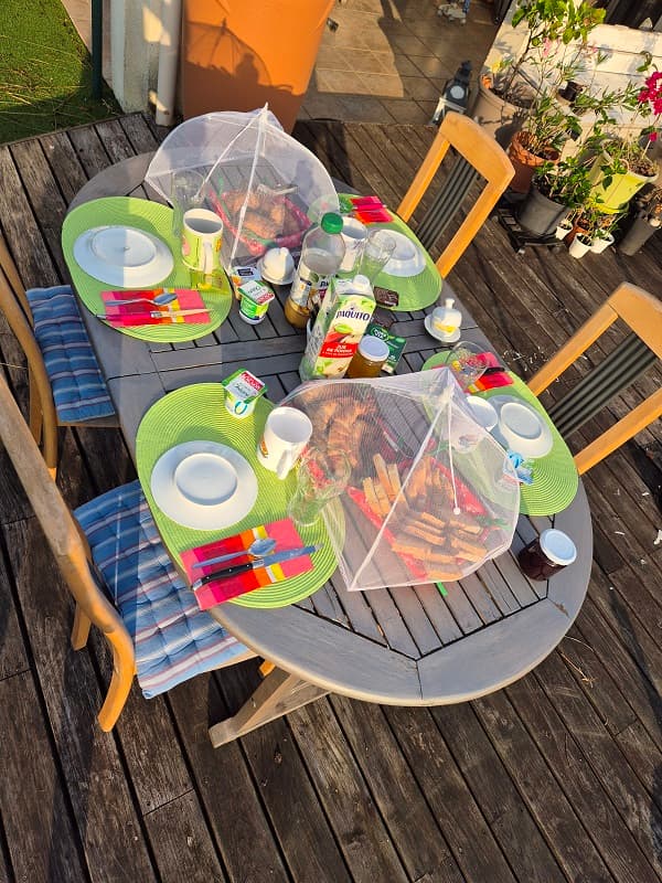 table petit déjeuner