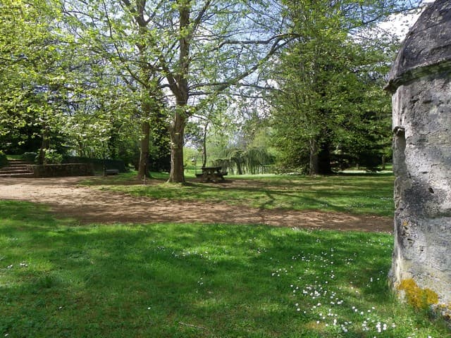 aire-pique-nique-parc-voulgre-mussidan-vue-ensemble-tourisme-vallee-isle-2025