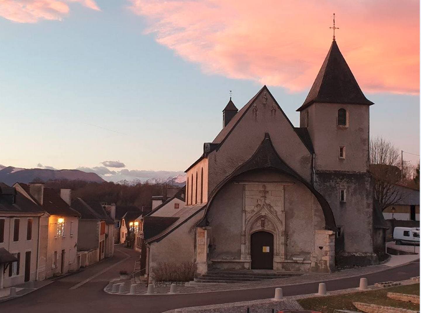Terra Aventura - Bosdarros - l'église