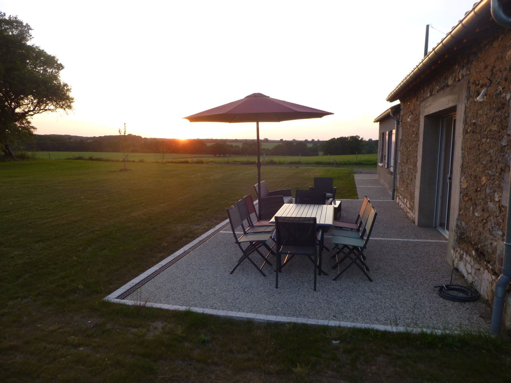 la terrasse, le soir venu