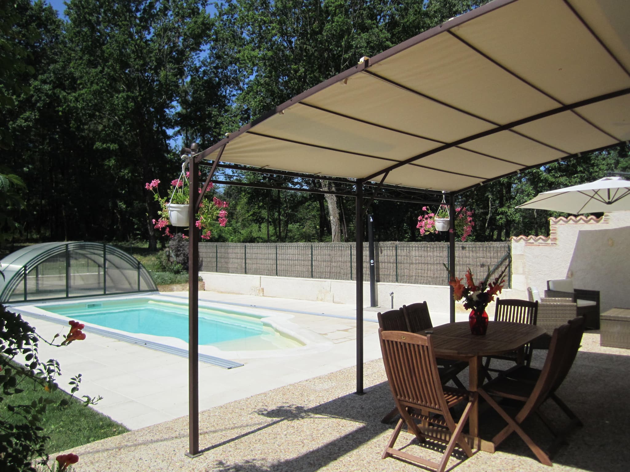 gite-les-tourriers-piscine-saint-laurent-des-hommes-tourisme-vallée-isle
