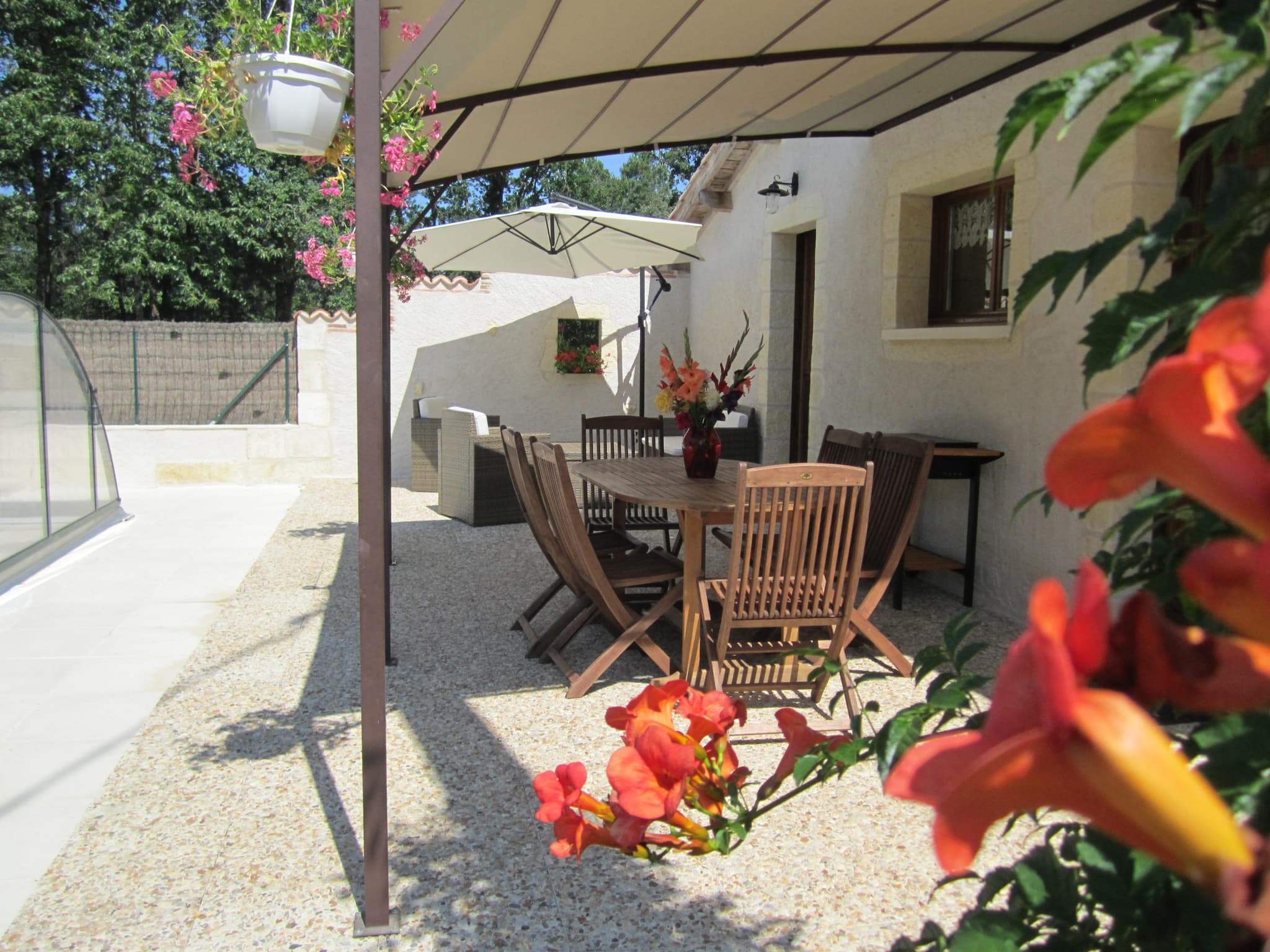 gite-les-tourriers-terrasse-saint-laurent-des-hommes-tourisme-vallée-isle