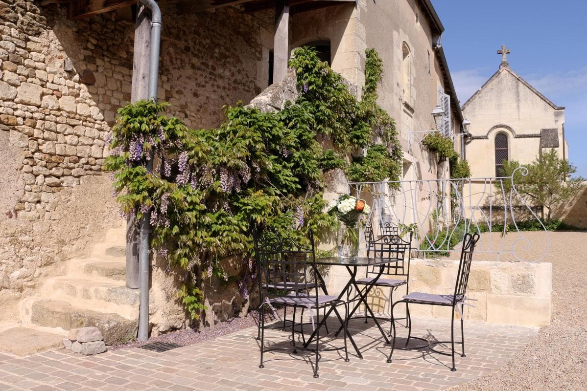 Meuble gite ancien presbystere clasquin St Martin Sanzay Thouarsais Deux Sevres