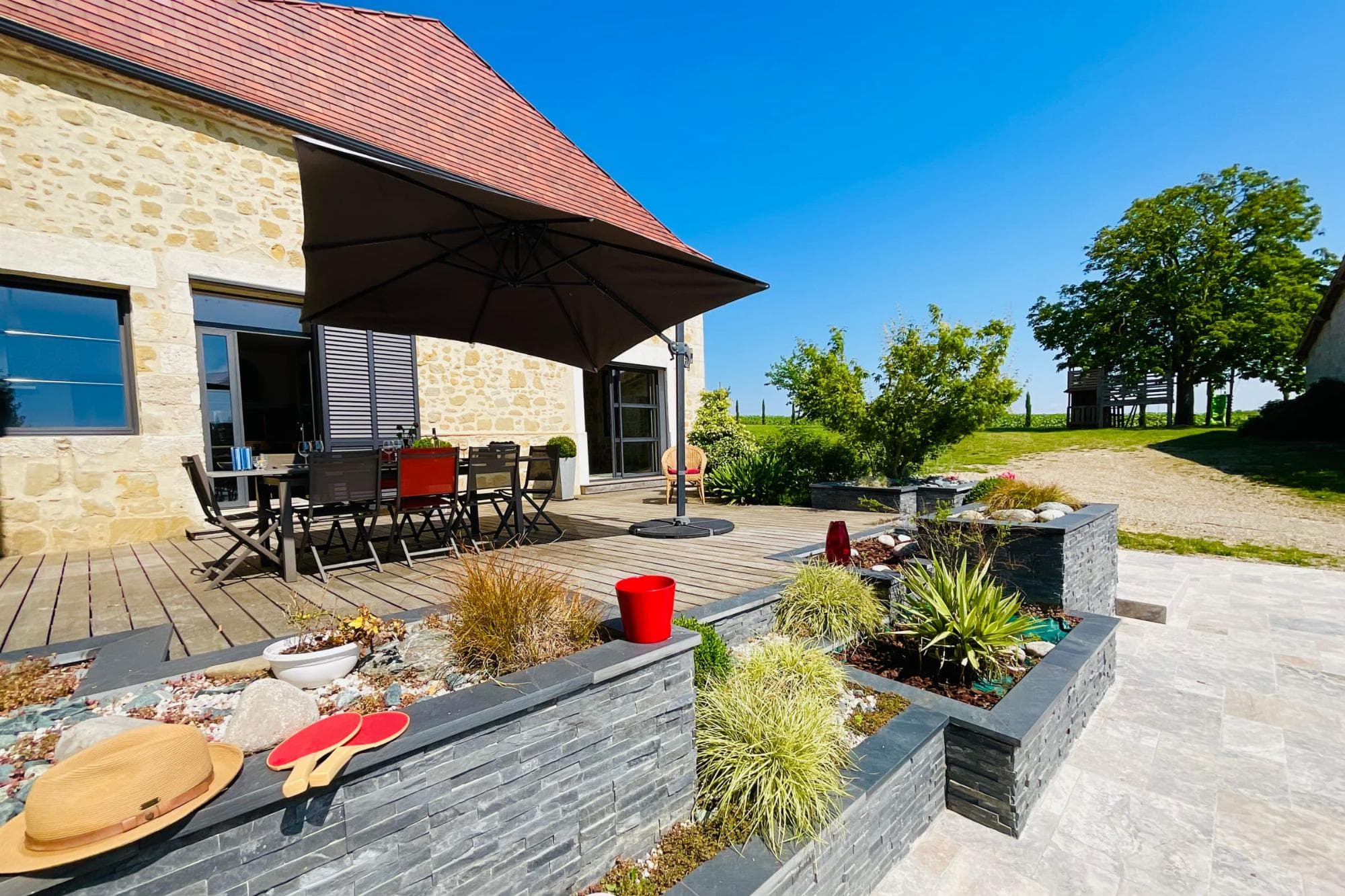 terrasse-ombragee-pour-les-repas.3755625