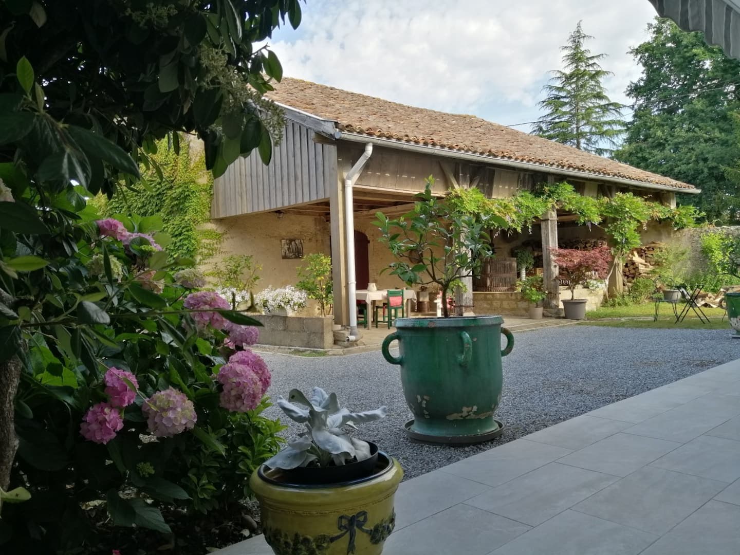 Gite Labadie terrasse préau