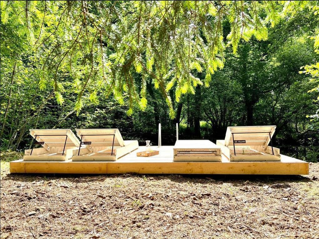 terrasse près de la rivière