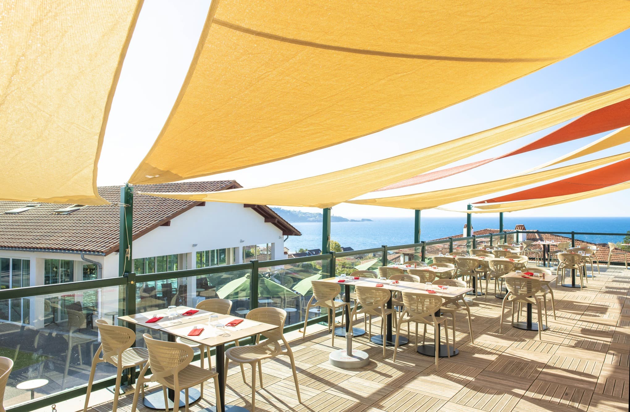 Terrasse restaurant vue océan Hendaye