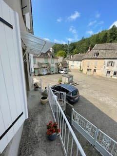 Vue du salon sur la place _12