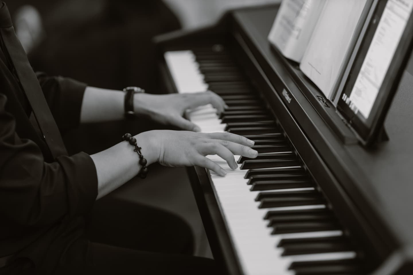 thuynhienbananachan-piano-7891138