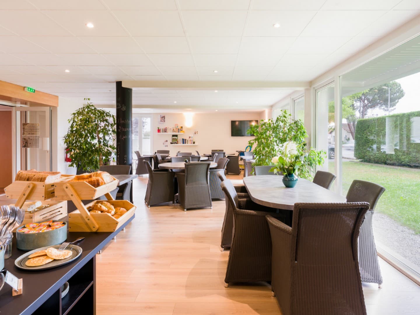Appart hôtel Victoria Garden - Pau - salon petit déjeuner