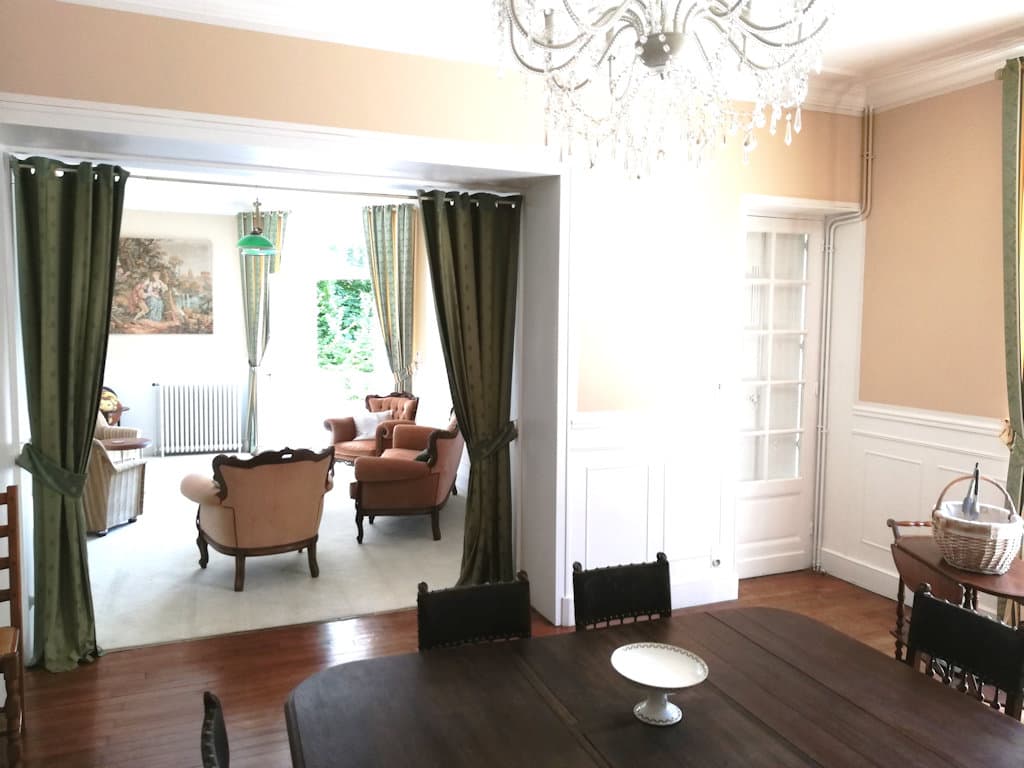 vue-de-chateau-excideuil-salon