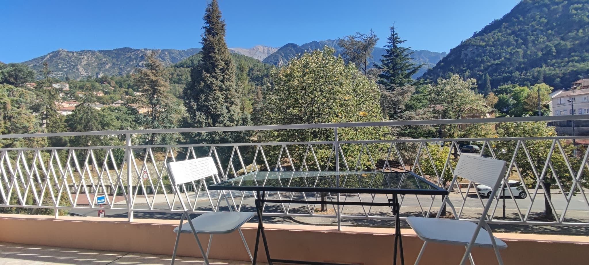Terrasse avec vue sur le Canigó