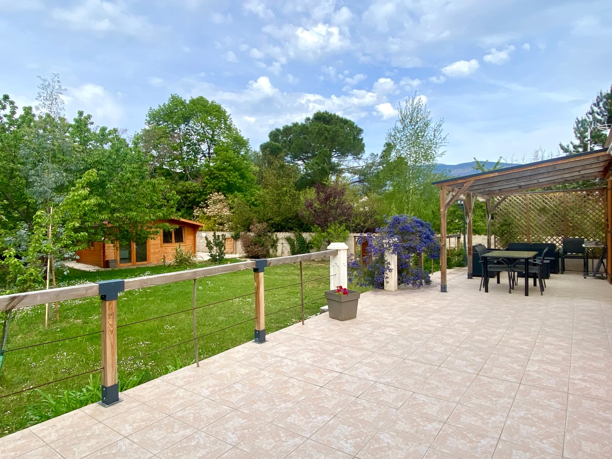 Terrasse et chalet