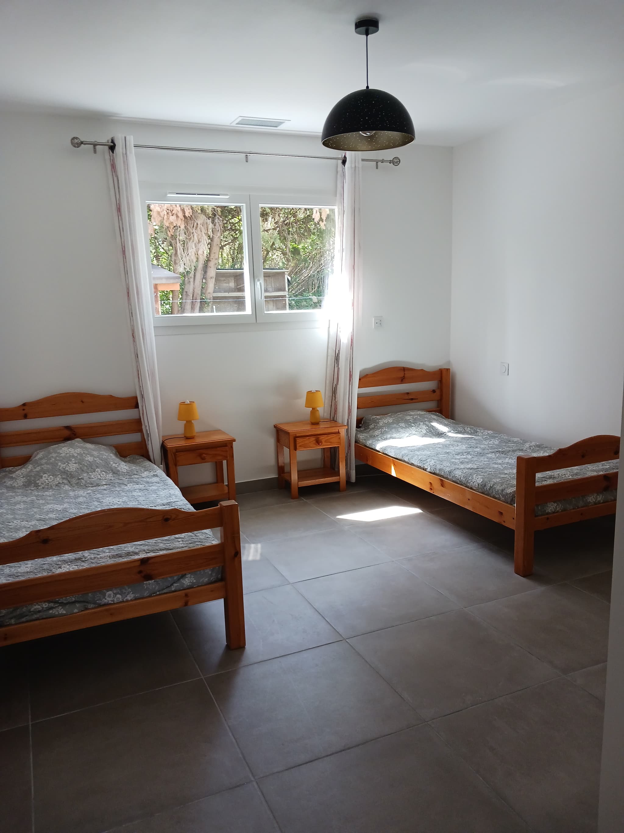 Chambre avec 2 lits en 90 cm