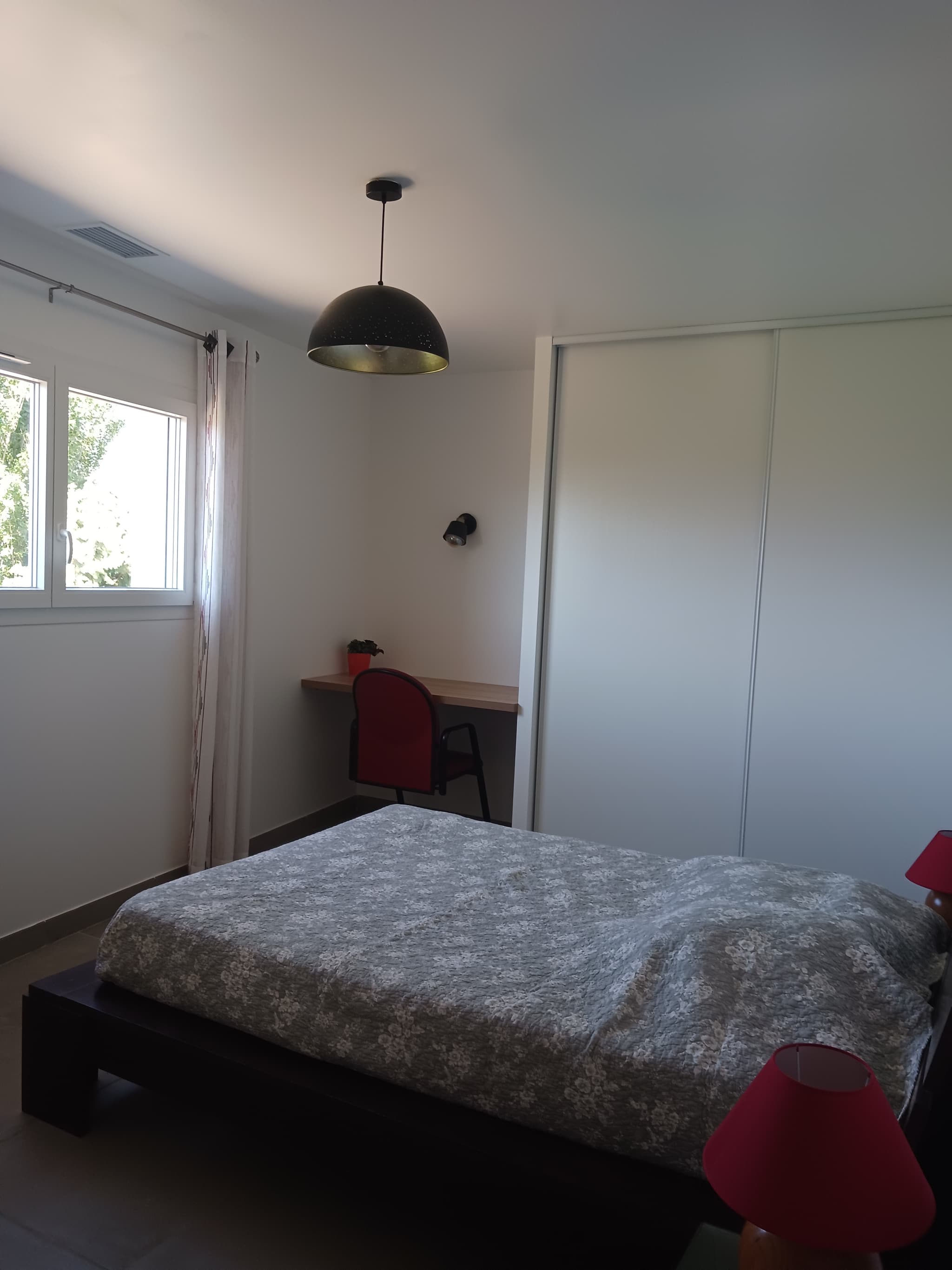 Chambre avec lit en 140 cm