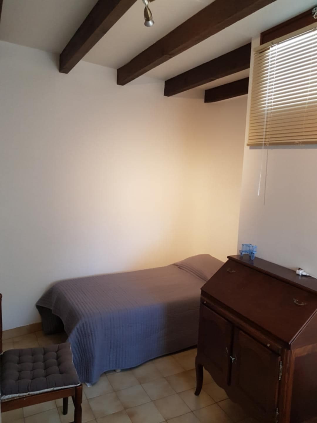 Chambre avec deux lits simples