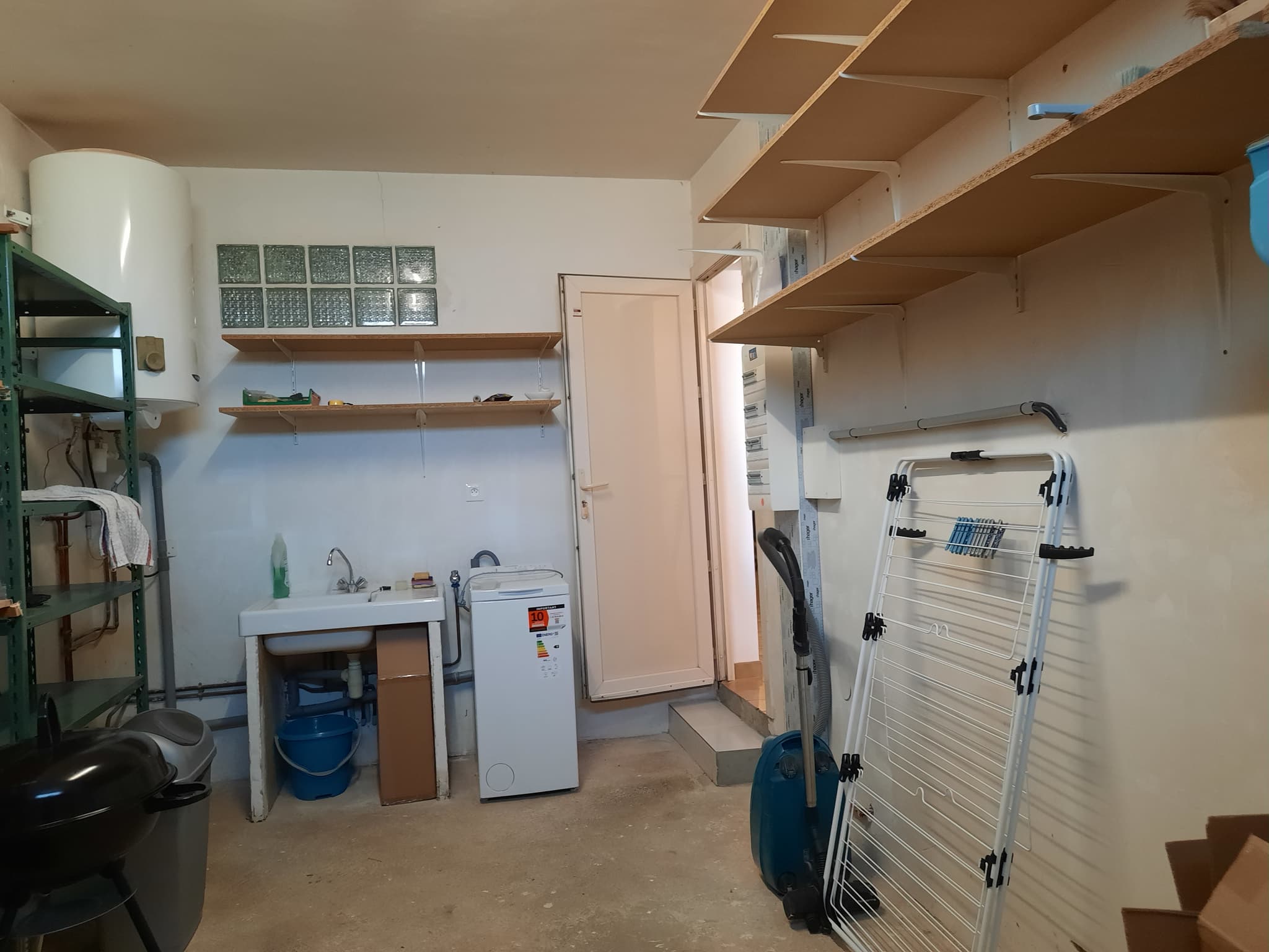 Buanderie dans petit garage