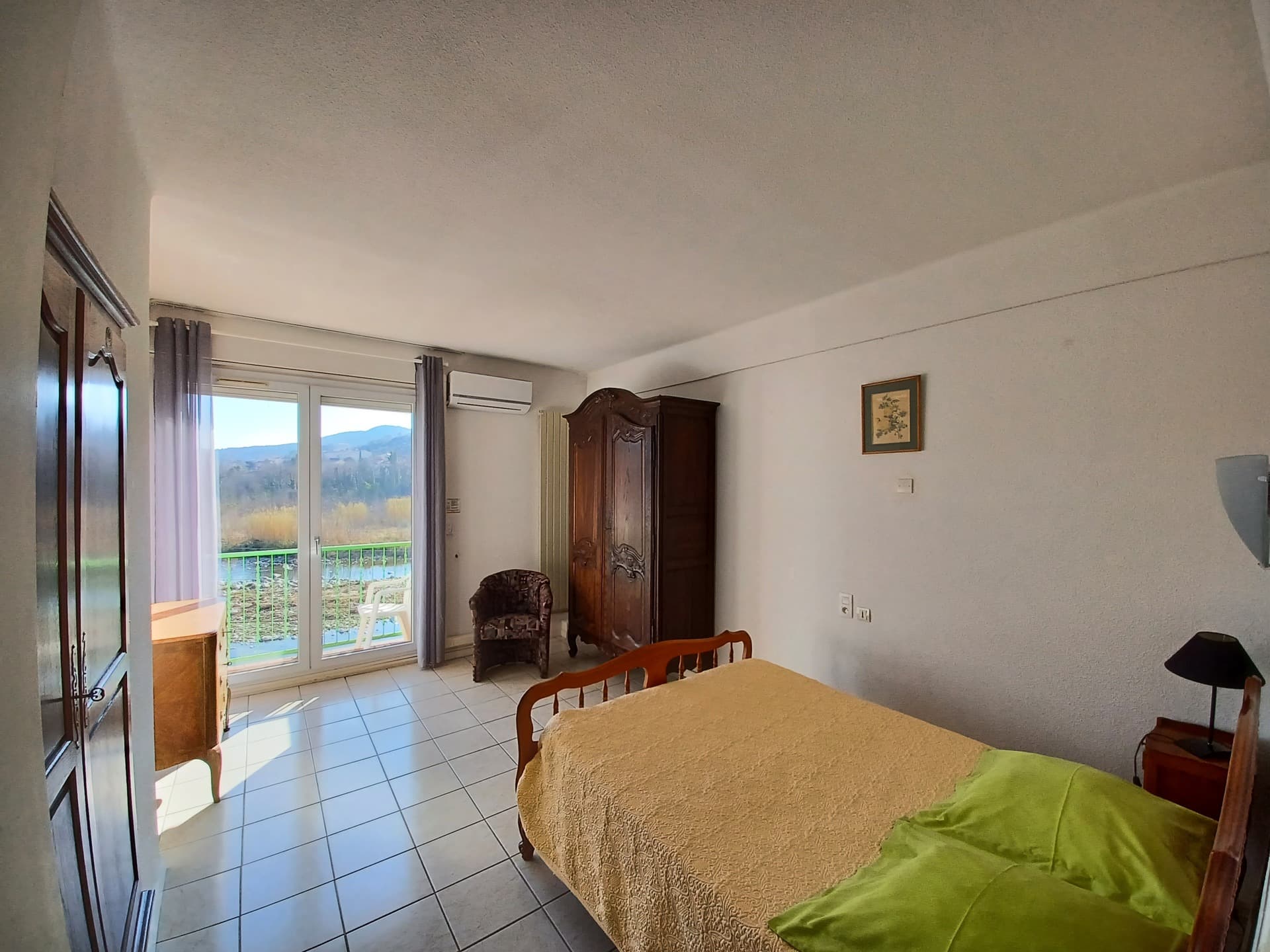 CHAMBRE 102