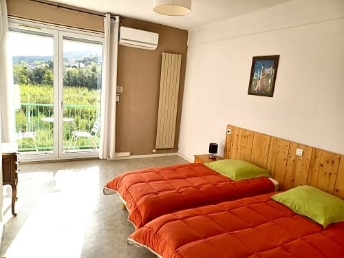 CHAMBRE 202