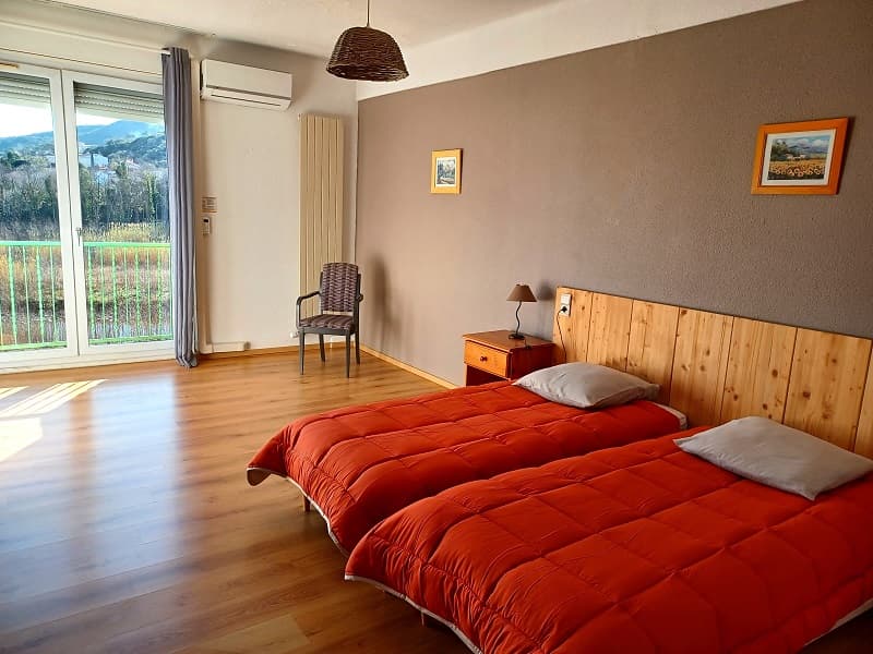 CHAMBRE 203
