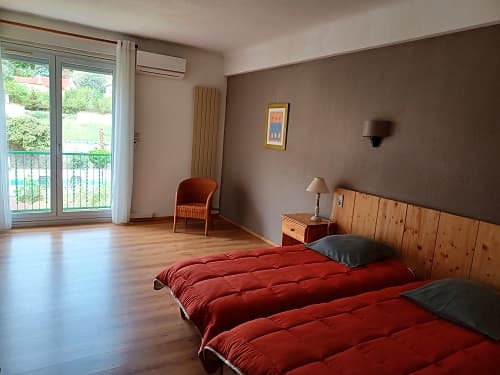 CHAMBRE 206