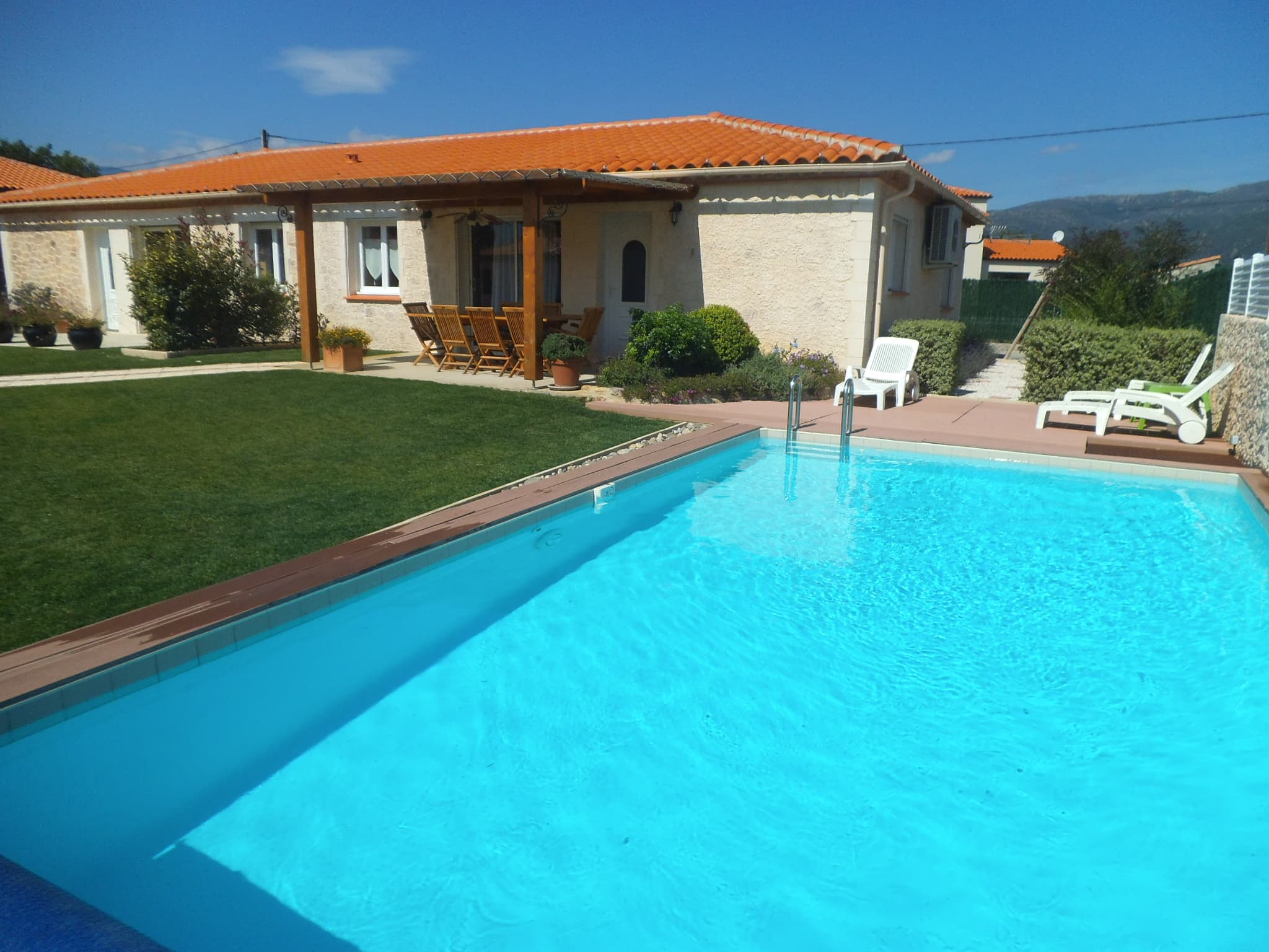 Piscine et gîte