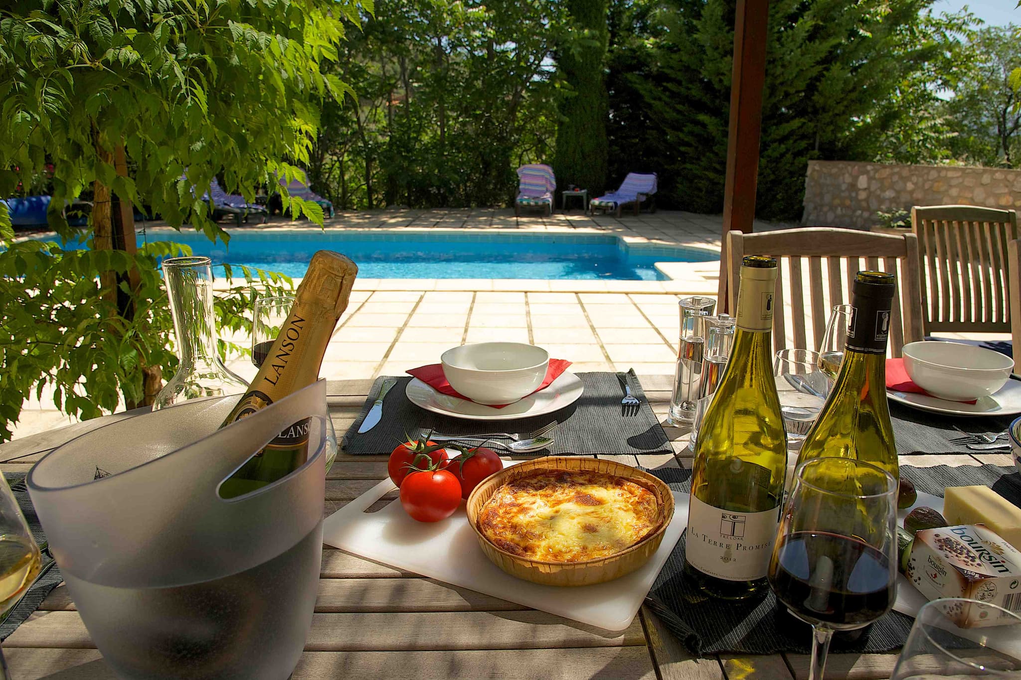 Terrasse et piscine