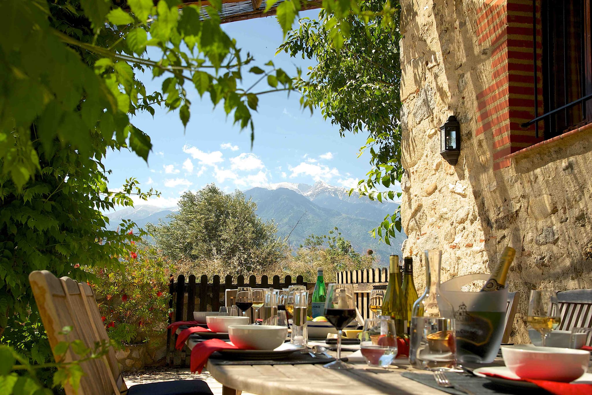 Terrasse avec vue sur le Canigó