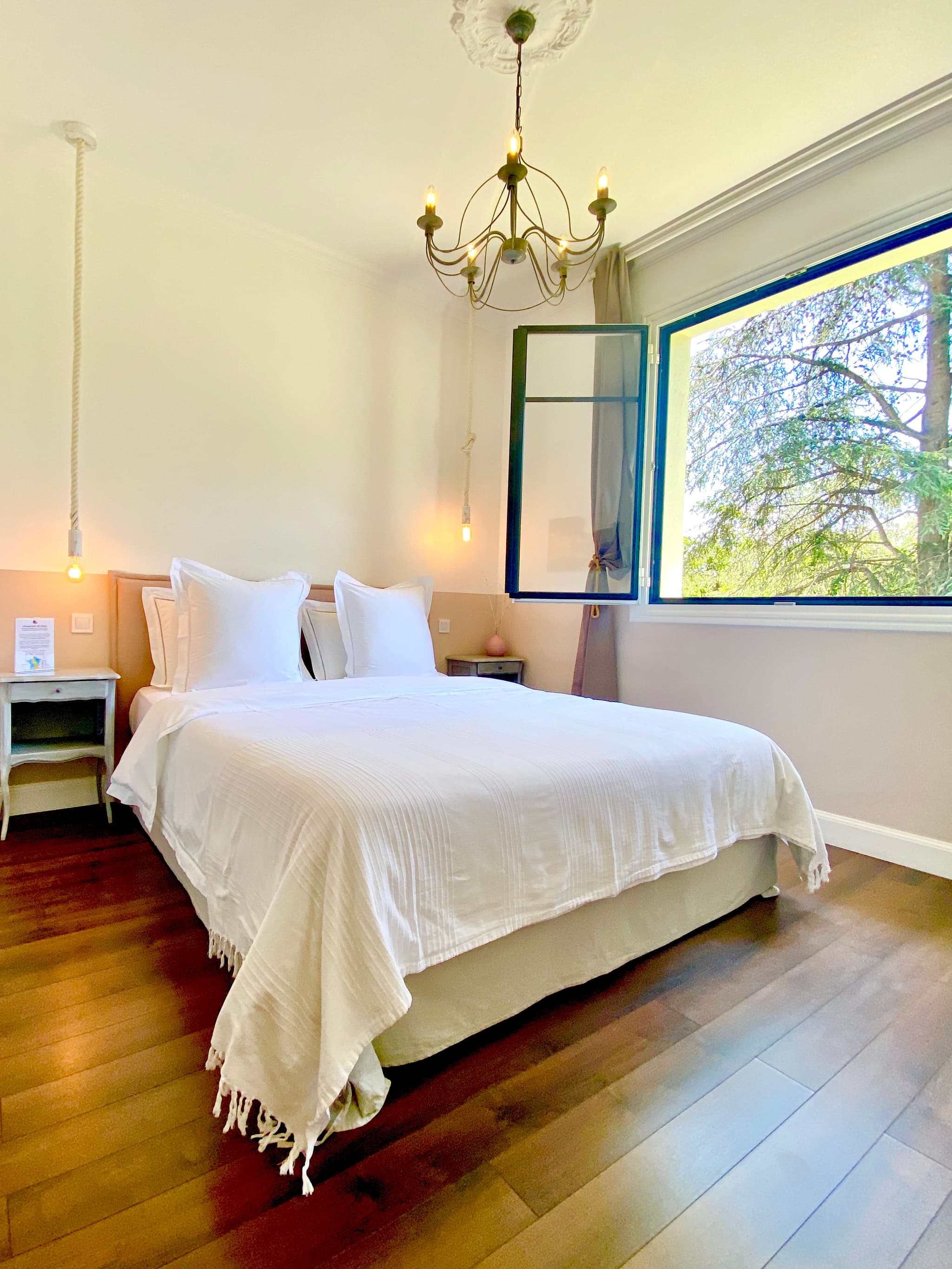 Le Chat Vert - Gîte de Charme****, chambre cosy avec lit queen size