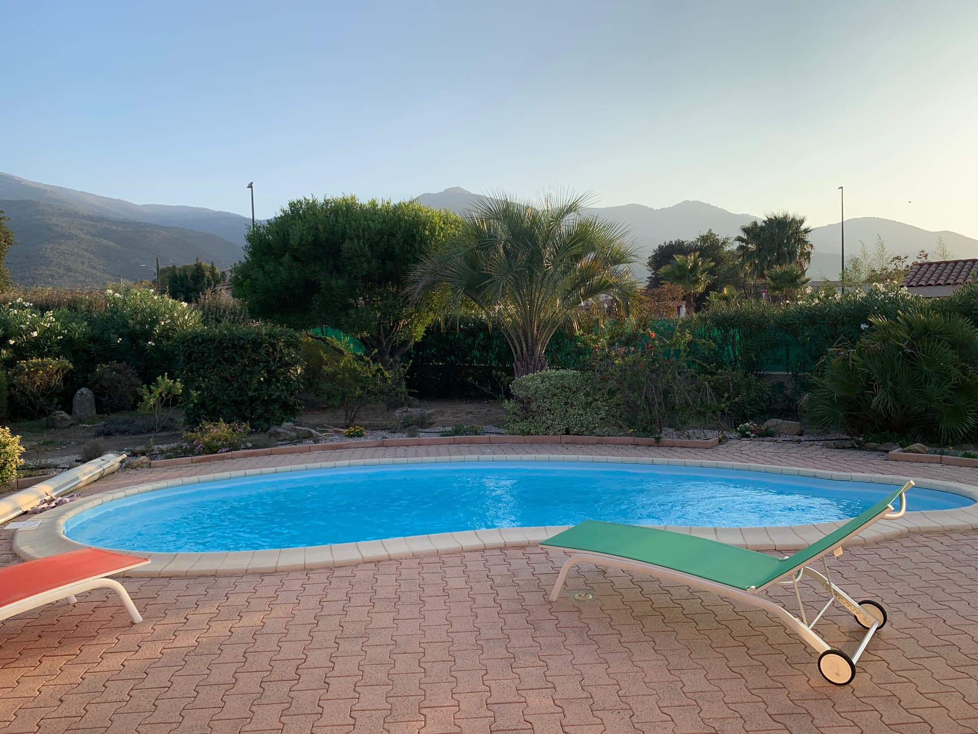 La Rocanya Piscine et vue sur le Albères