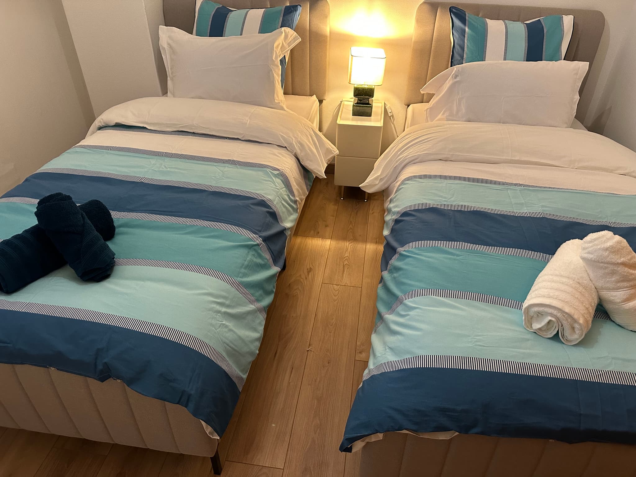 Chambre avec 2 lits en 90 cm