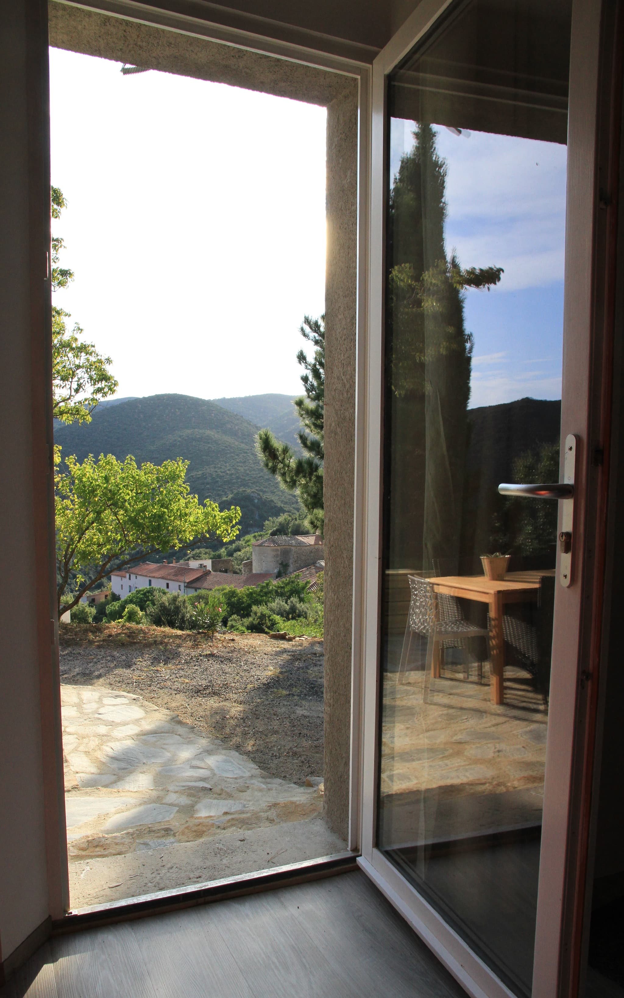 Vue depuis la terrasse - MAUZAC