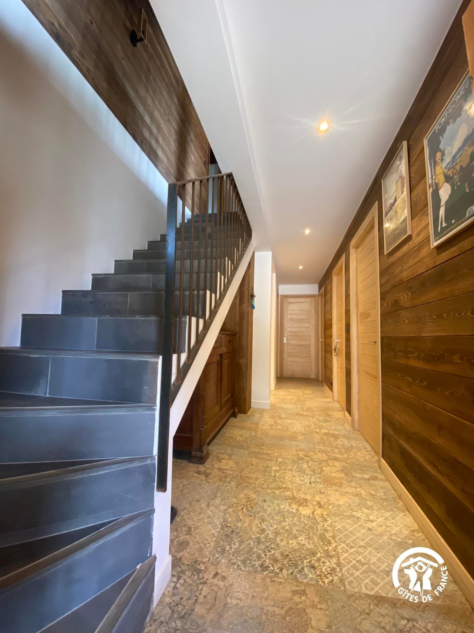 HALL_30