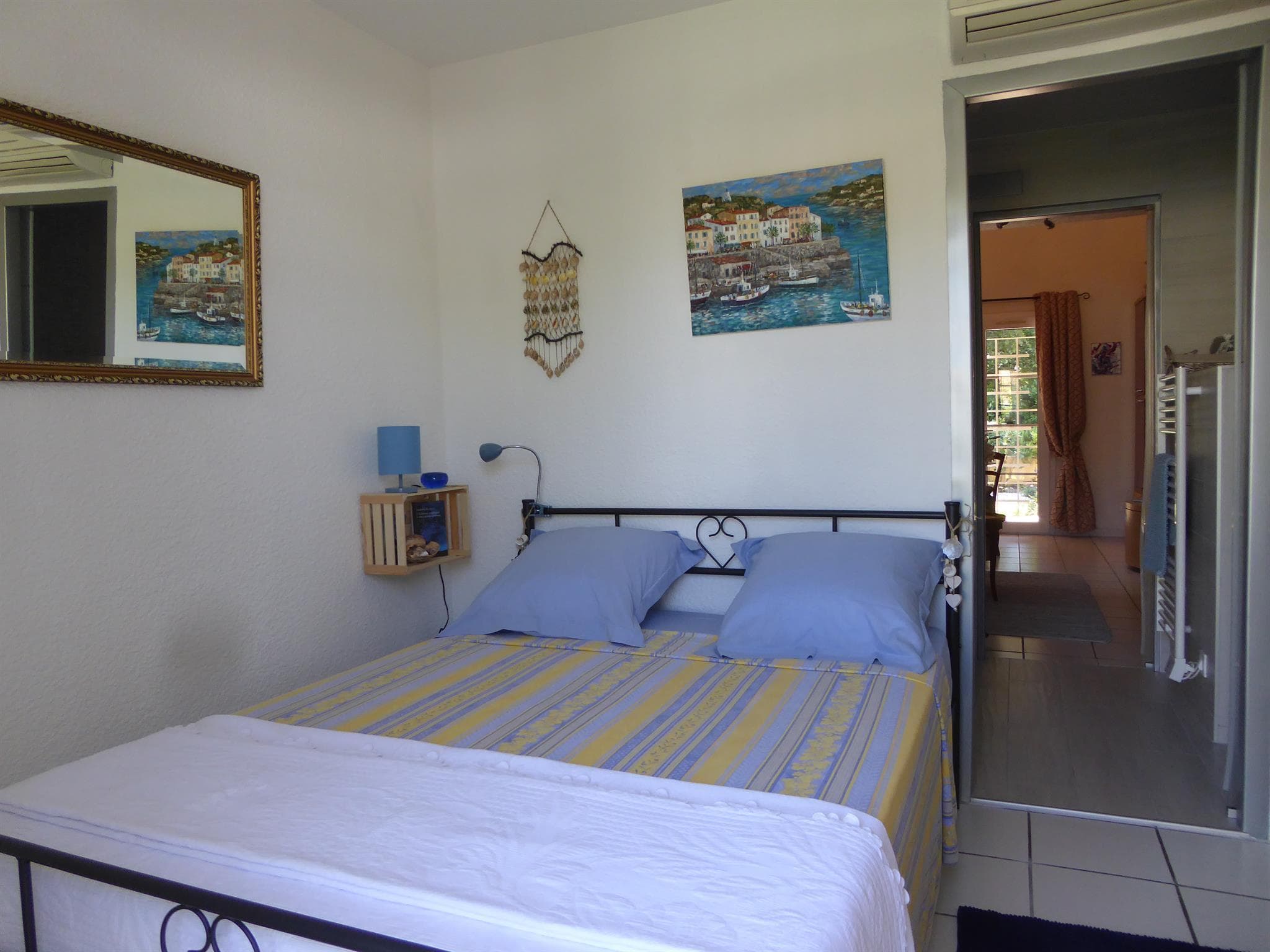 chambre côté jardin, jouxtant salle de bain_17