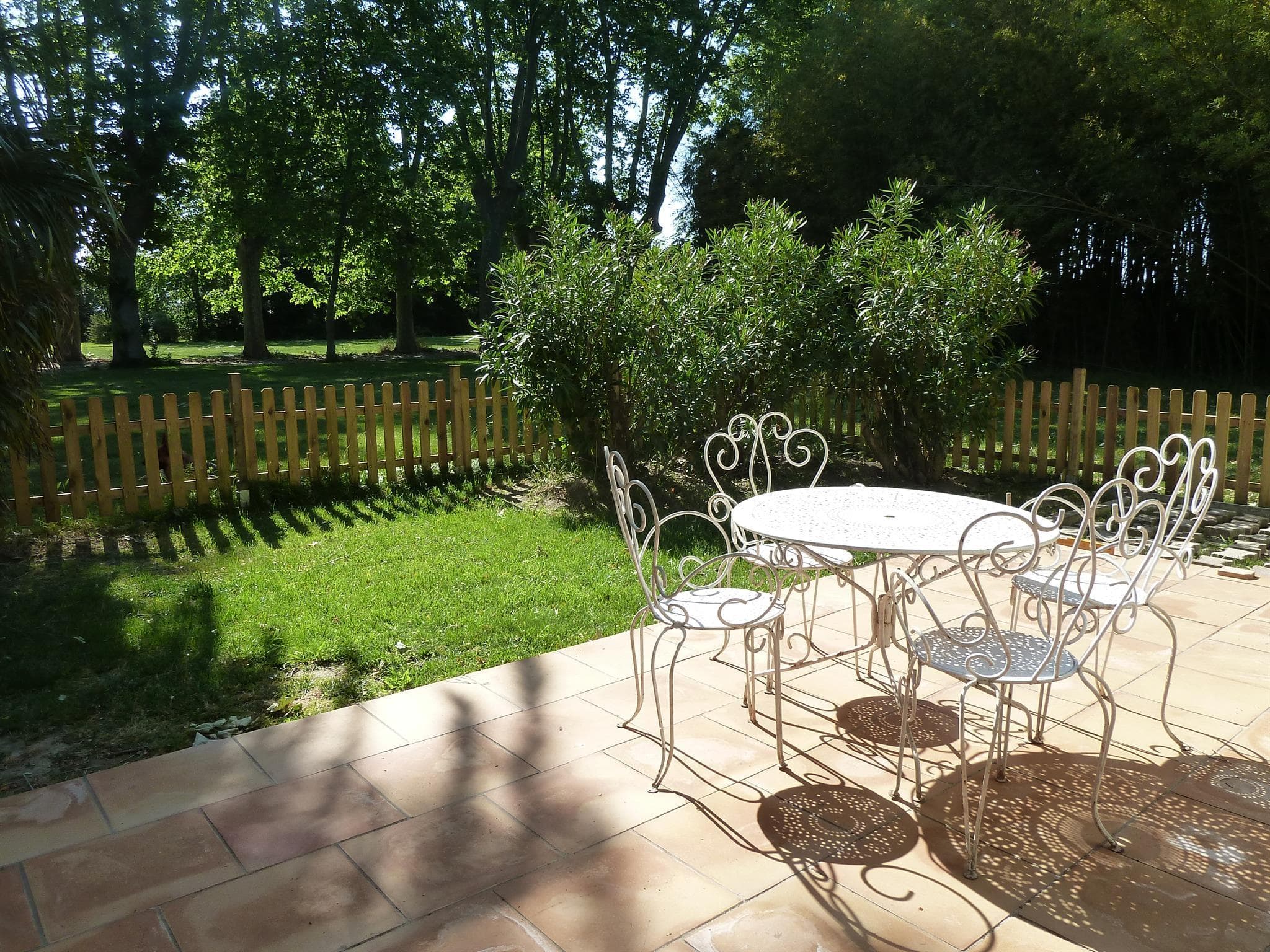 Le Pigeonnier St Cyprien 66. La terrasse au soleil_8