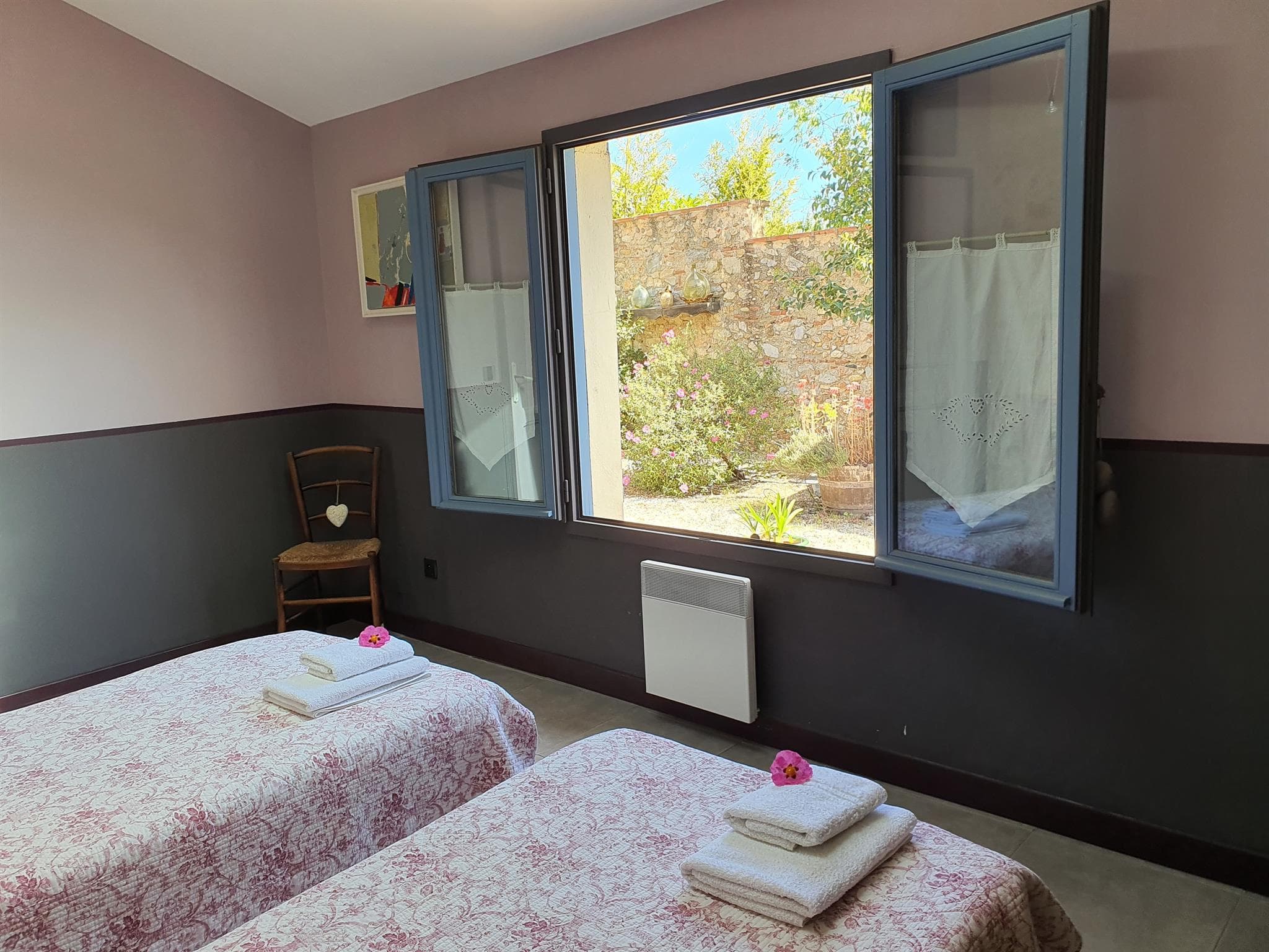 Chambre lits jumeaux vue jardin_34