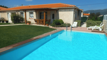 Piscine et gîte