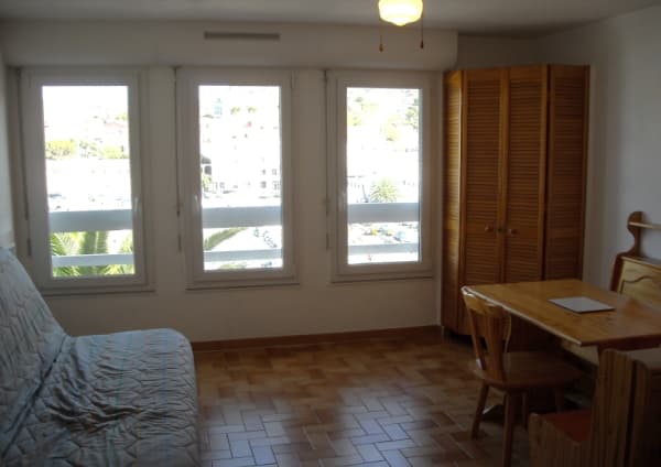 Studio vue direct sur la marina.