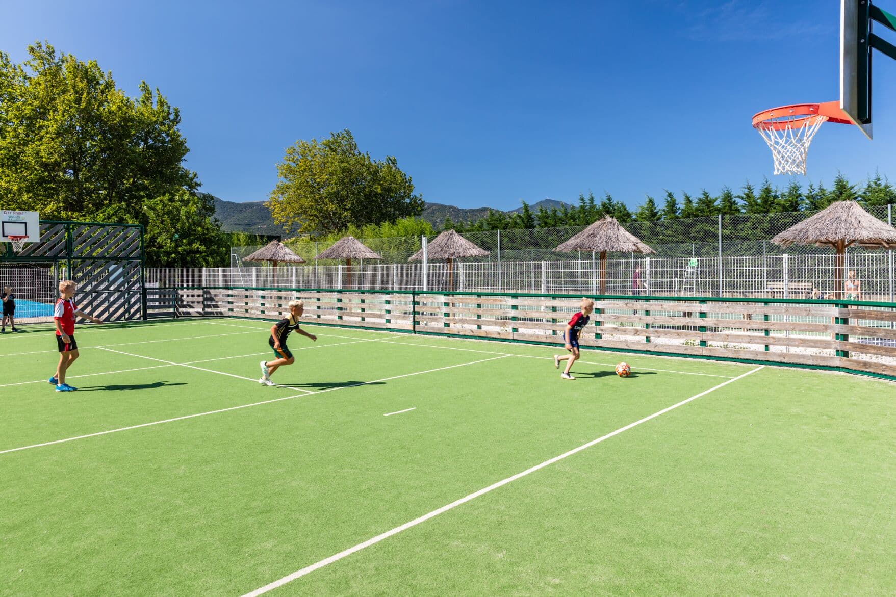 11. Terrain multisports