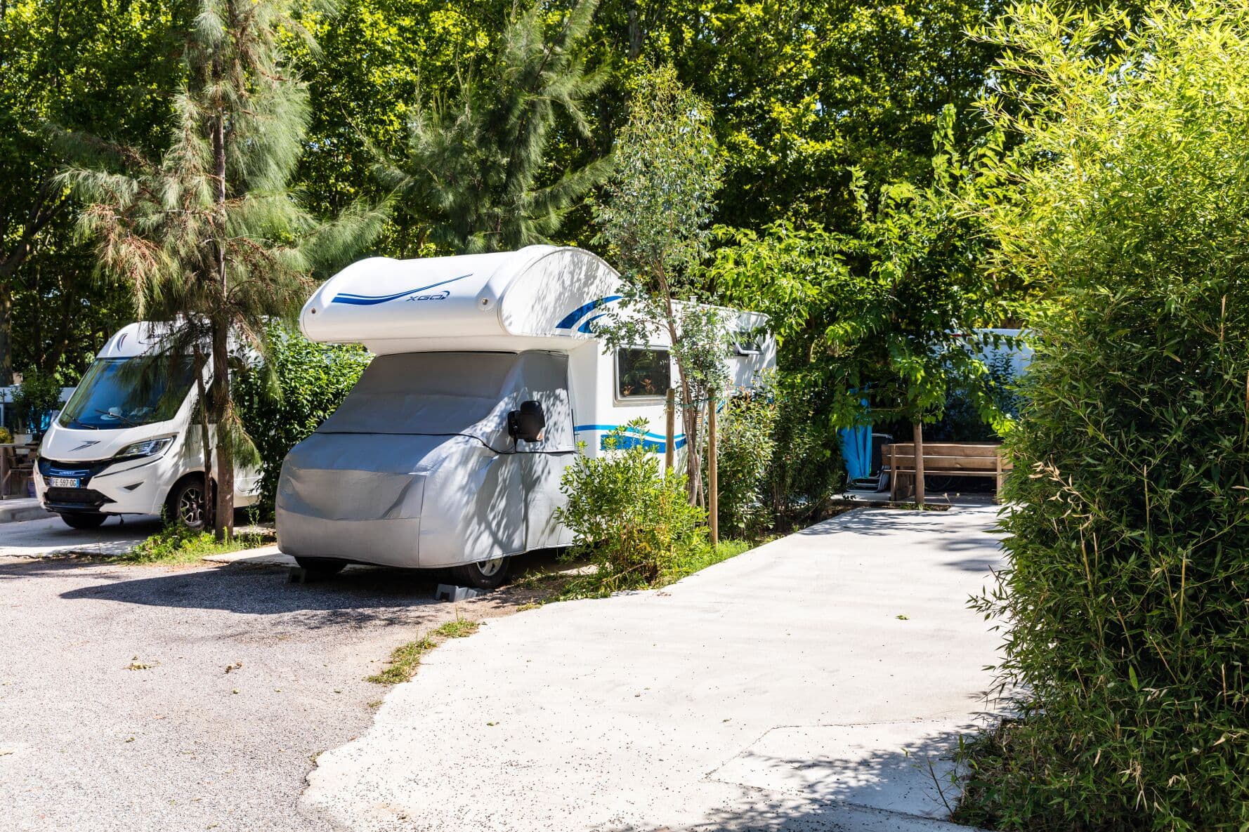 8. Emplacement camping car