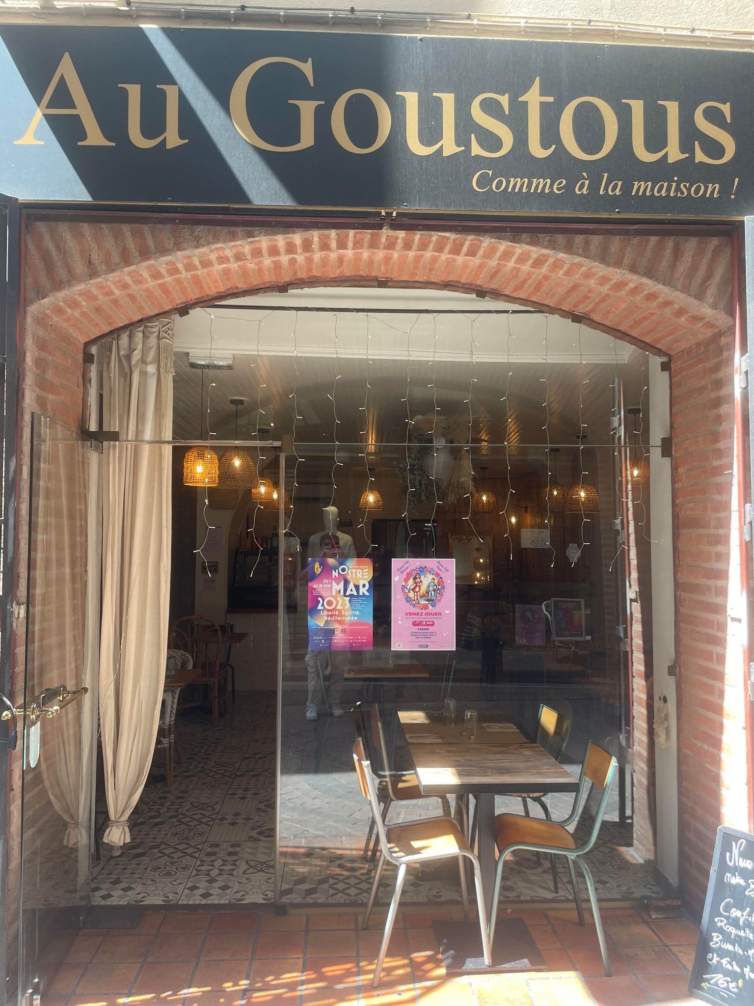 AU GOUSTOUS 2