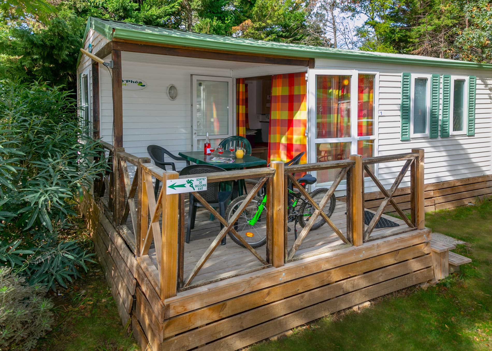 bungalow et pancarte vélos