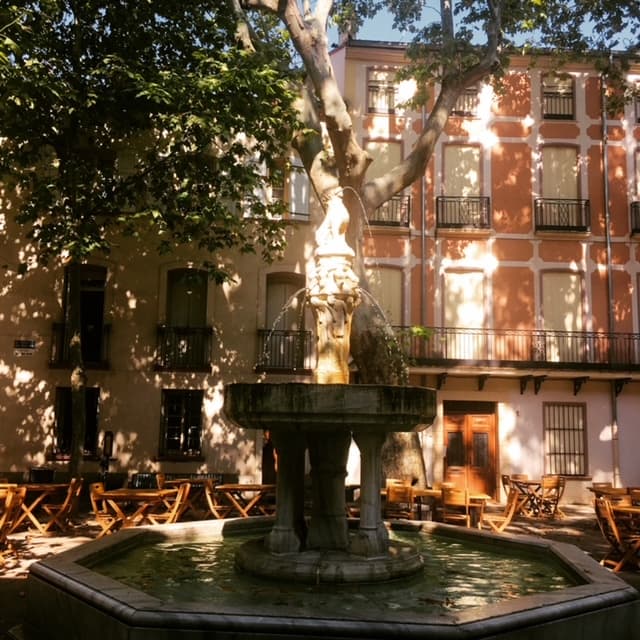 Fontaine des 9 jets - Gisèle
