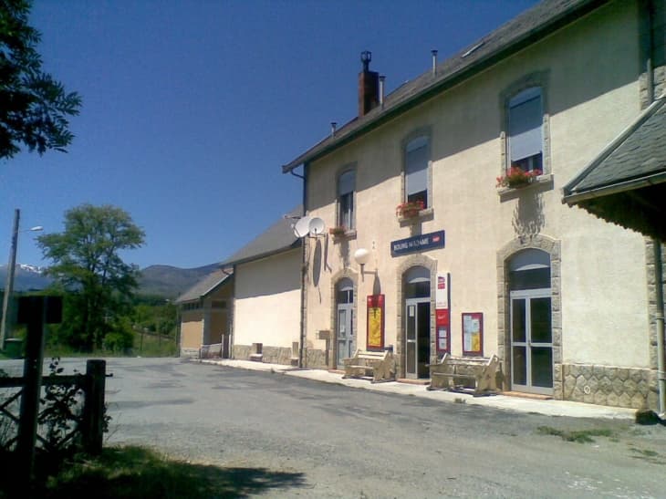 GARE-SNCF-BOURG-MADAME