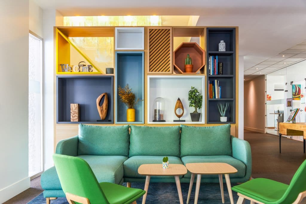 HOLIDAY INN 8
