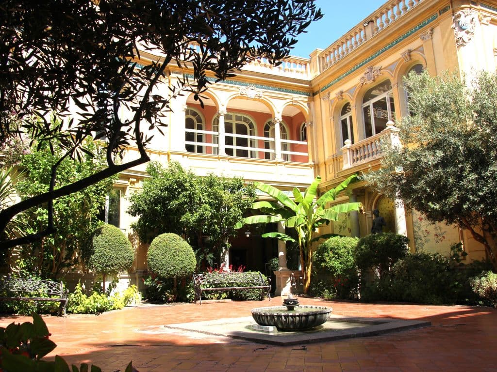 Hôtel PAMS - patio 1